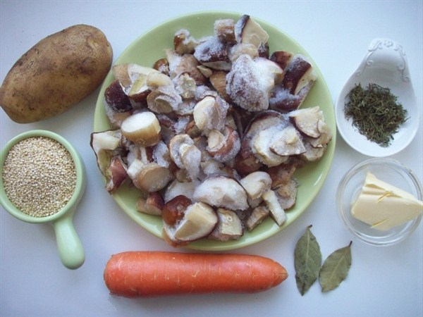 Ингредиенты для грибного супа с пшеном