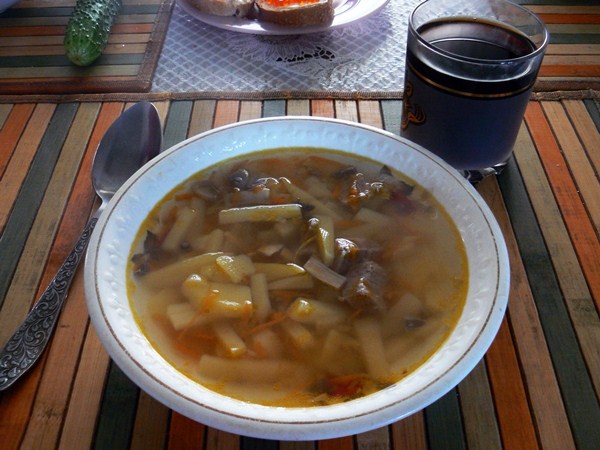 Суп с грибами готов, можно подавать на стол