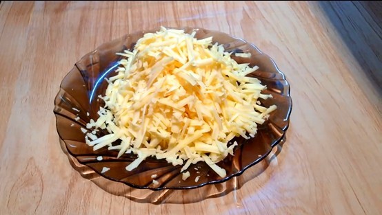Сыр натрем на крупной терке